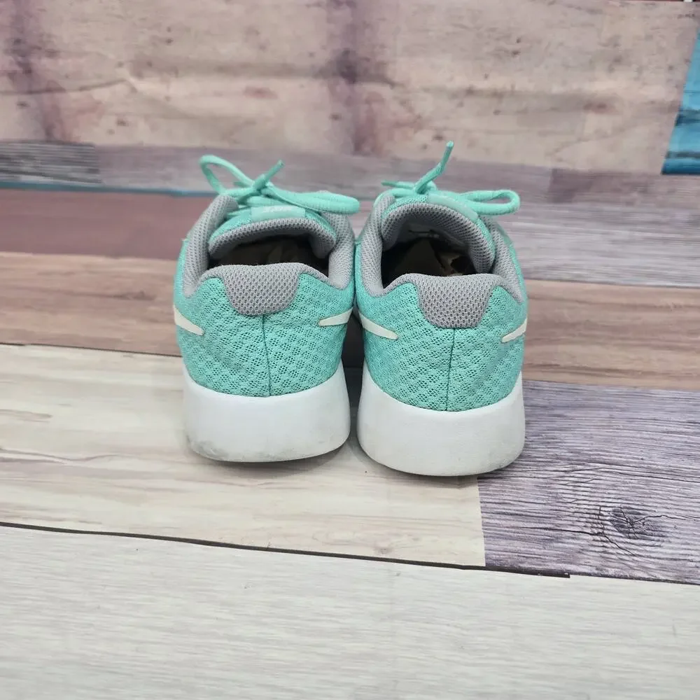 Nike Girls Tanjun GS Youth Size 6Y Turquoise 818384 311 Mint Green Teal White